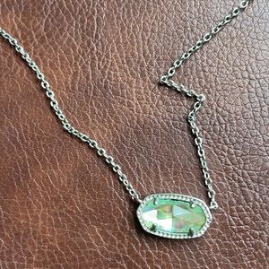 GORGEOUS Kendra Scott necklace 🖤